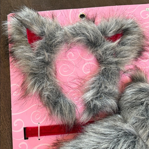 Spirit Halloween Faux Fur Ears Tail and Choker Wolf Kit - Picture 3 of 11